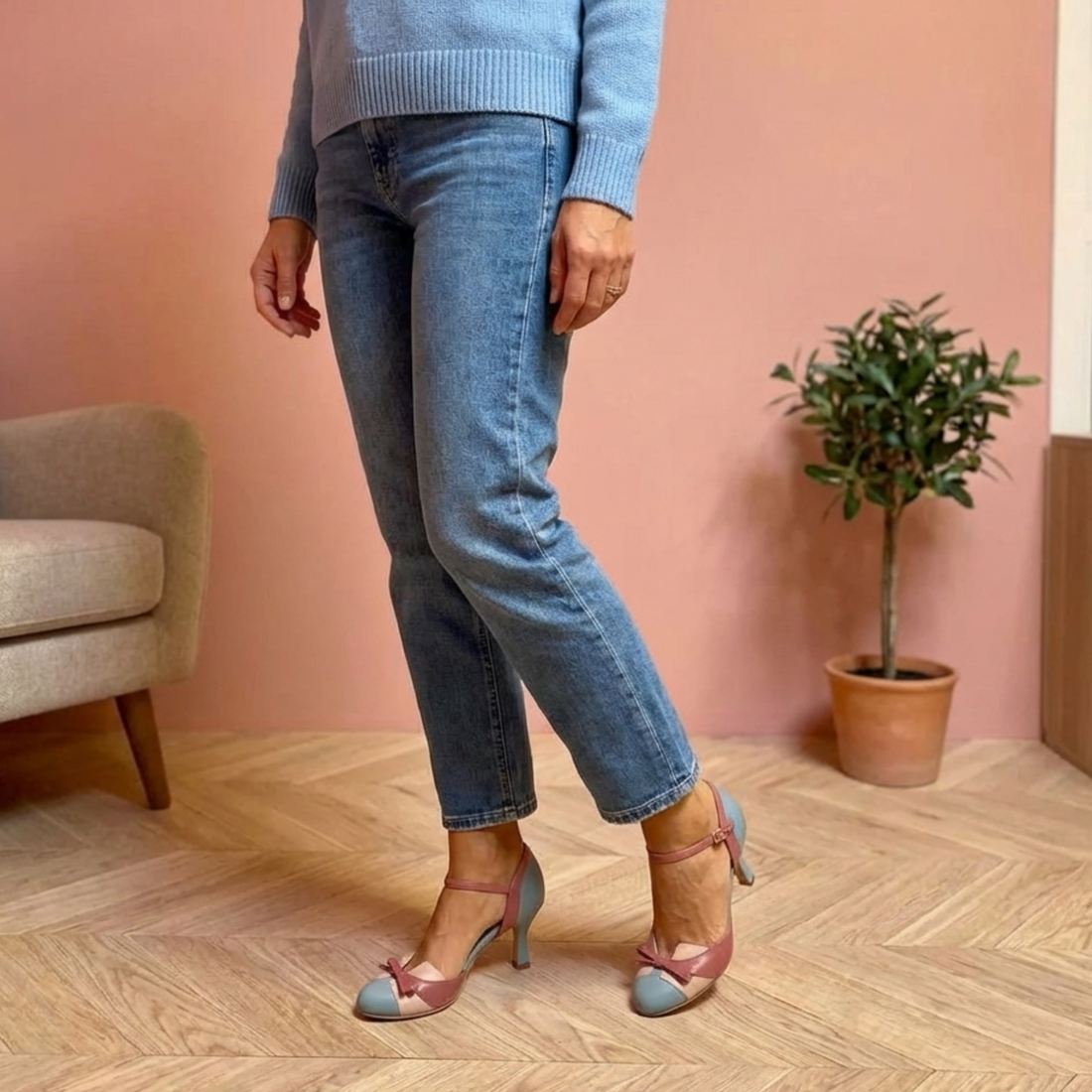 Oliardi Vintage Bow Sandals