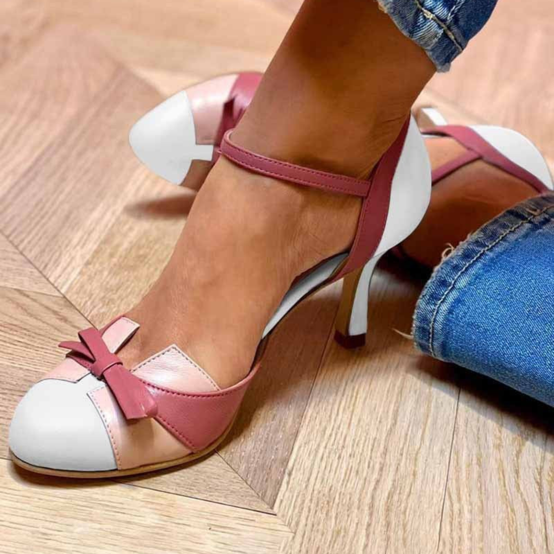 Oliardi Vintage Bow Sandals